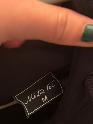 Sudadera negra con estampado