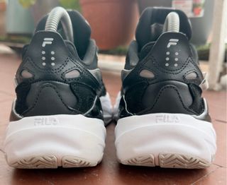 Tenis Fila Negros y Blancos