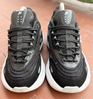 Tenis Fila Negros y Blancos