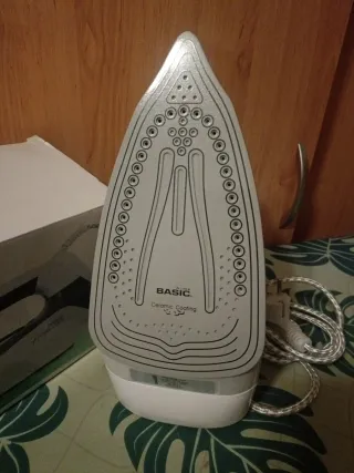 Plancha de Vapor Home Line 2200W