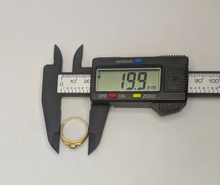 Anillo de oro de 18k zafiro, 3.04 g, T-17.