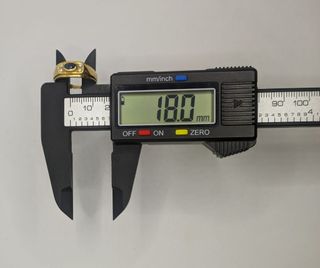 Anillo de oro de 18k zafiro, 3.04 g, T-17.