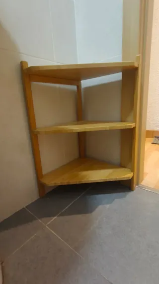 Estantería de esquina de madera para el baño