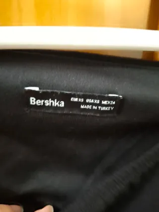 Vestido negro corto manga larga