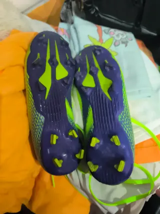 Scarpe da calcio Adidas verdi e blu