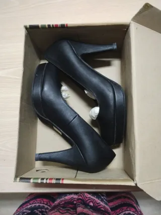 Zapatos de tacón negros para mujer