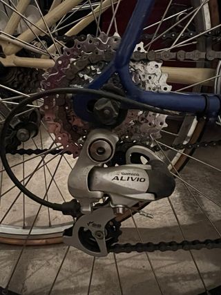 Bicicleta azul de carretera fixie