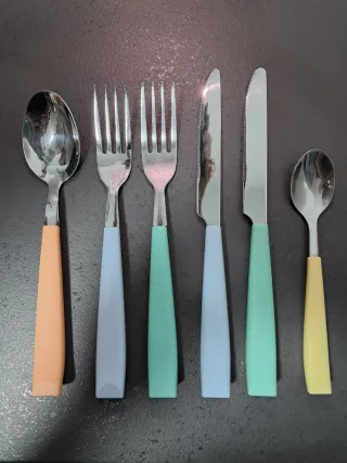 Menaje colorido y variado