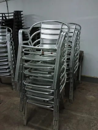 Sillas metálicas apilables