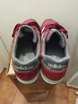 Zapatillas Adidas rojas y blancas