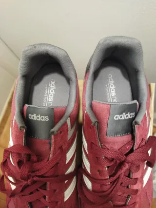 Zapatillas Adidas rojas y blancas