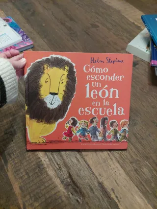 Cómo esconder un león en la escuela / How to Hi...
