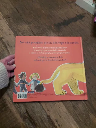 Cómo esconder un león en la escuela / How to Hi...