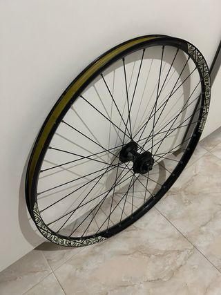 Rueda delantera Commençal 27.5