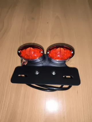 Luz trasera LED moto con soporte matrícula