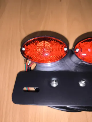 Luz trasera LED moto con soporte matrícula