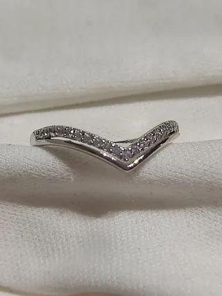 Anillo de plata con circonitas