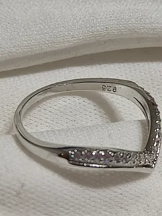Anillo de plata con circonitas