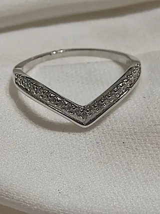 Anillo de plata con circonitas