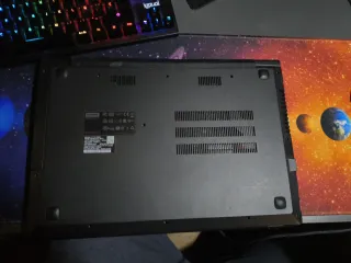 Lenovo V110-15ISK + 2 baterías y un cargador