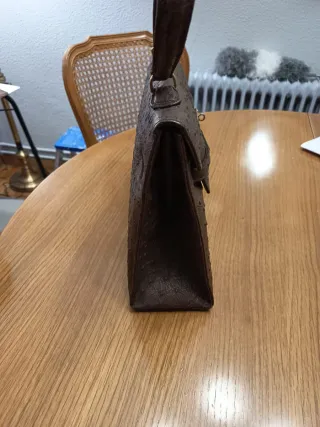 Bolso de piel marrón