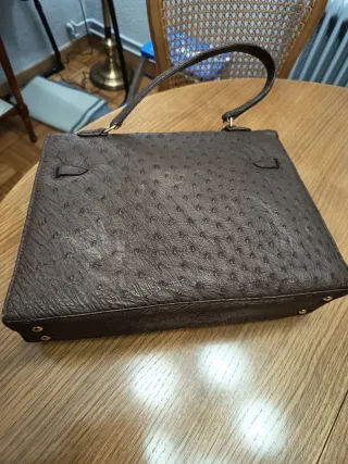 Bolso de piel marrón