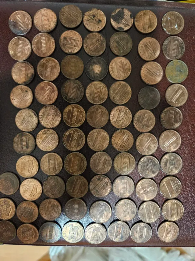 Lote 73 de monedas antiguas de América