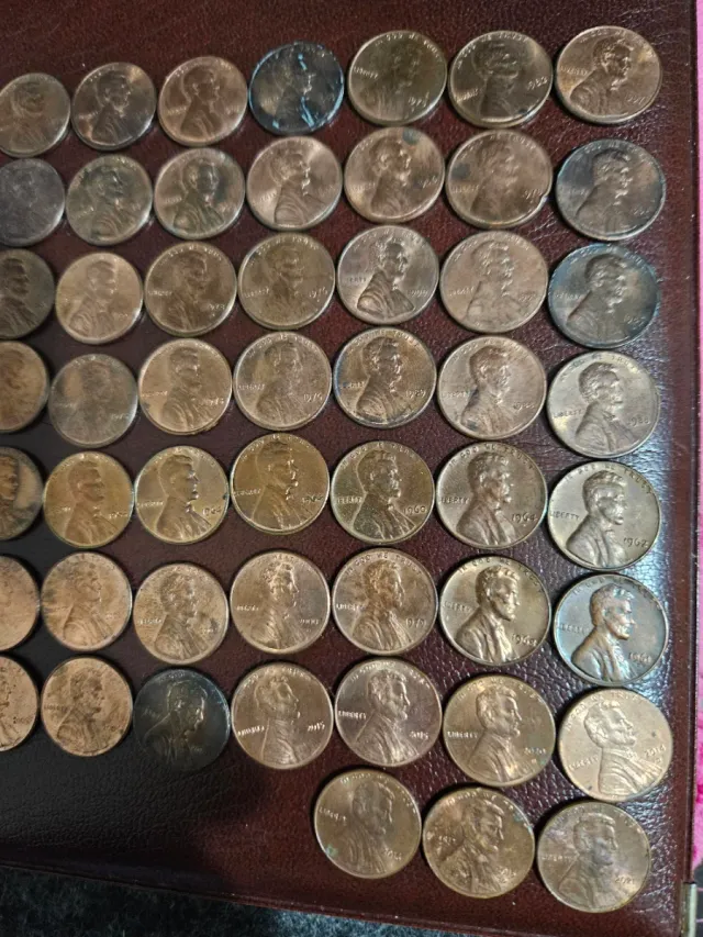 Lote 73 de monedas antiguas de América