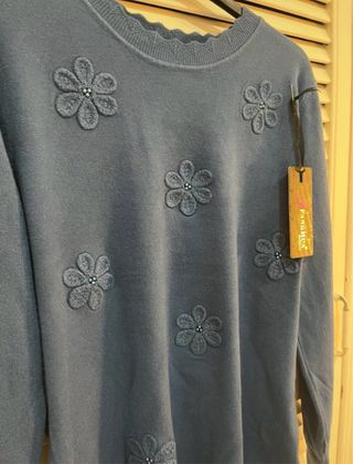 Jersey Sueter azul con flores Talla M con etiqueta
