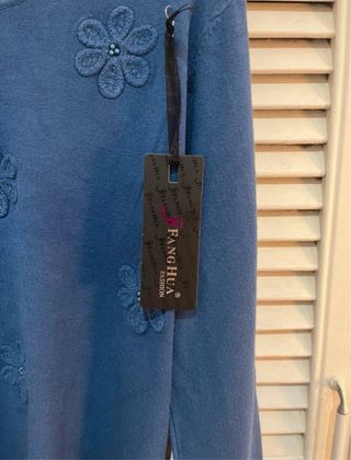Jersey Sueter azul con flores Talla M con etiqueta