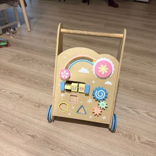 Caminador de madera para bebé