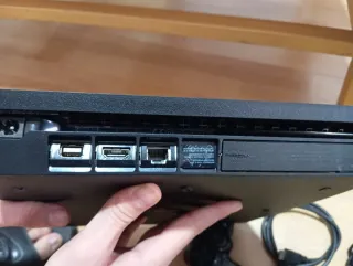 PS4 (PlayStation 4) Negra + Accesorios