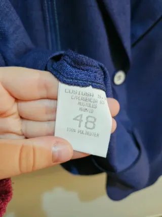 Americana azul con pespuntes