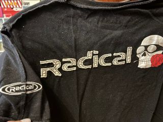 Camiseta Negra Radical con Calavera