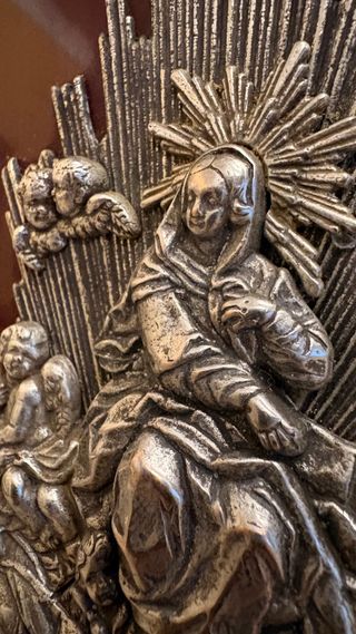 Relieve metal plateado Asunción Virgen