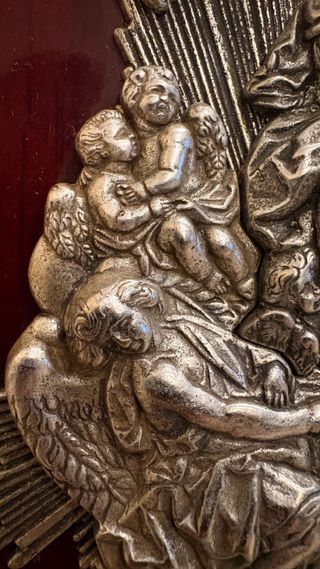 Relieve metal plateado Asunción Virgen