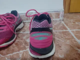 Zapatillas Asics cumulus 18  rosas