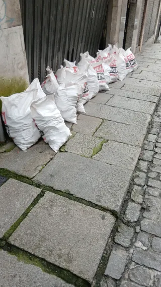 Desescombros y  demoliciones 610 97 15 84 llamarme