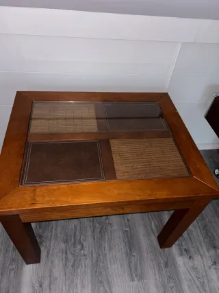 Mesas de madera maciza y cristal + 4 sillas mimbre