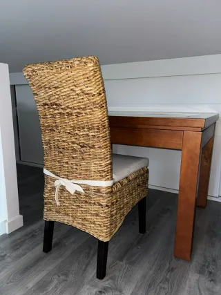 Mesas de madera maciza y cristal + 4 sillas mimbre