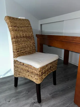 Mesas de madera maciza y cristal + 4 sillas mimbre