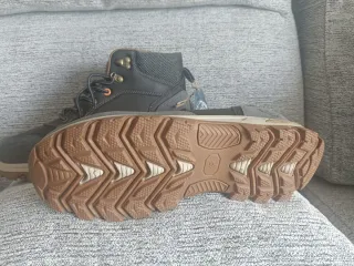 Botas de hombre negras y grises