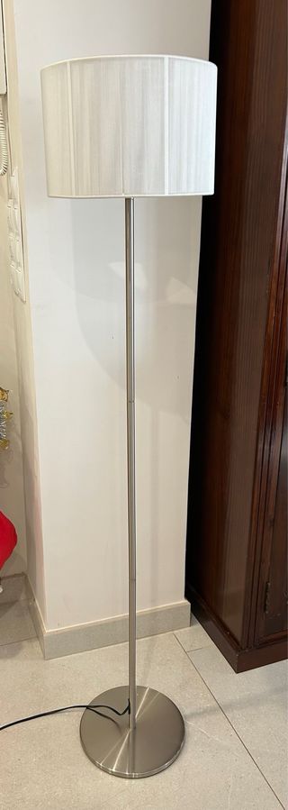 Lámpara de pie IKEA acero y pantalla hilo