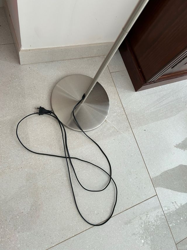 Lámpara de pie IKEA acero y pantalla hilo