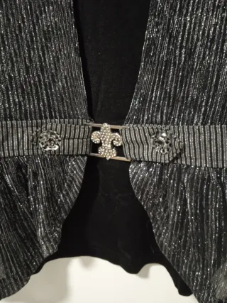 Blusa CONOS Negra y Plateada Talla XL