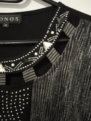 Blusa CONOS Negra y Plateada Talla XL