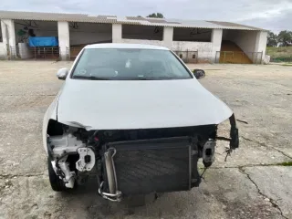 Coche Volkswagen Passat accidentado