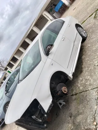 Coche Volkswagen Passat accidentado