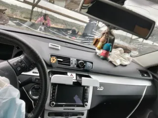 Coche Volkswagen Passat accidentado