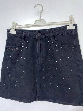 Falda vaquera negra con perlas